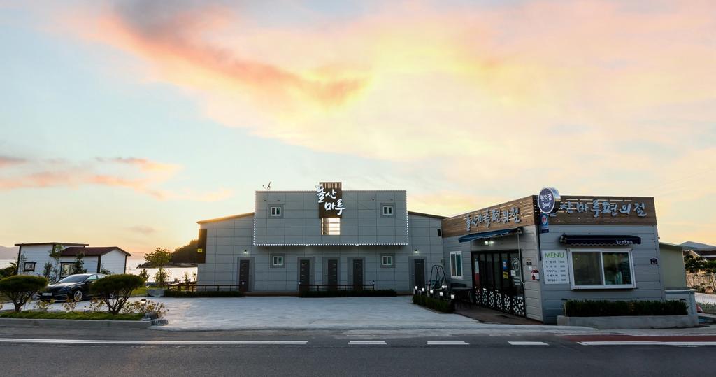 Dolsanmaru Pension Йосу Екстериор снимка