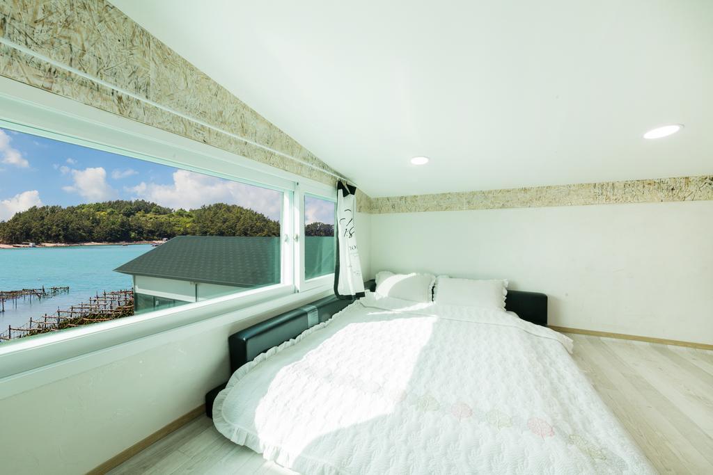 Dolsanmaru Pension Йосу Екстериор снимка