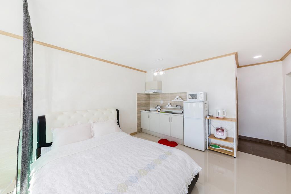 Dolsanmaru Pension Йосу Екстериор снимка